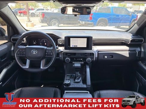 Used 2025 Toyota 4Runner SR5 AWD/4WD image 33