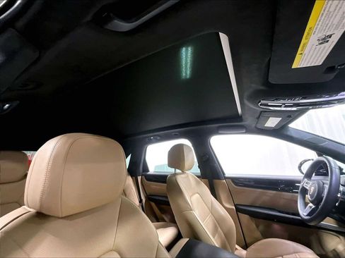 Used 2023 Porsche Cayenne Turbo S image 27