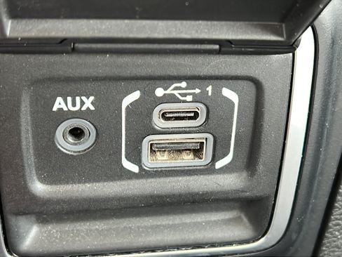 Used 2022 Jeep Gladiator Rubicon w/ Cold Weather Group AWD/4WD image 19