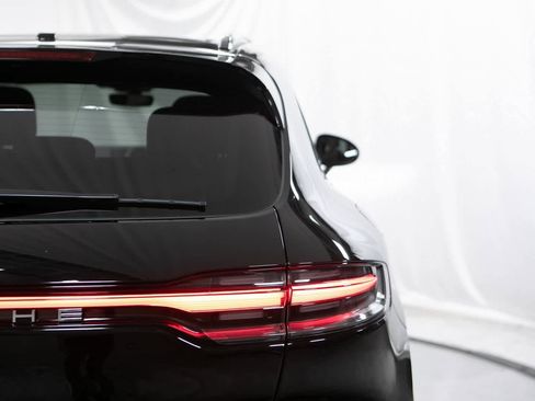 Certified 2025 Porsche Macan image 39
