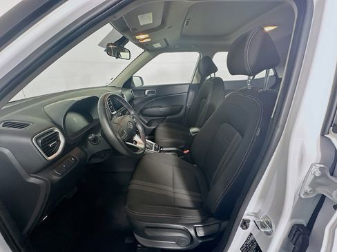Used 2024 Hyundai Venue SEL image 13