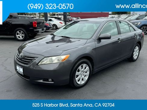Used 2009 Toyota Camry XLE FWD image 1