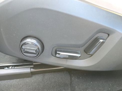 New 2026 Volvo XC60 B5 Plus w/ Climate Package image 25