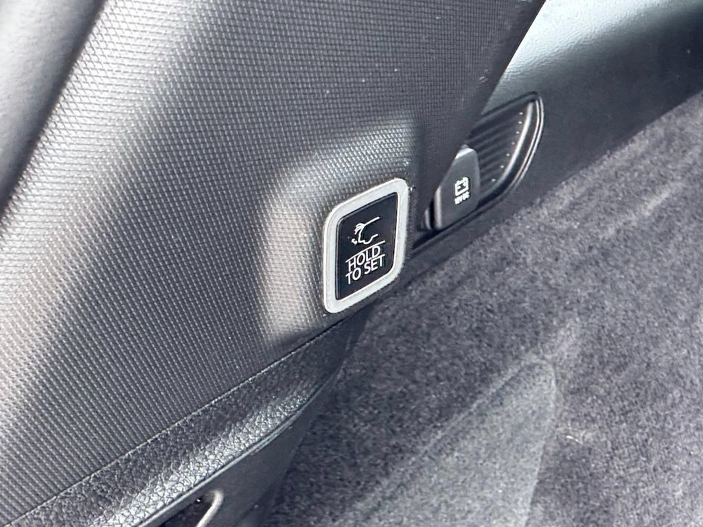 Used 2022 Jeep Grand Cherokee Summit AWD/4WD image 6
