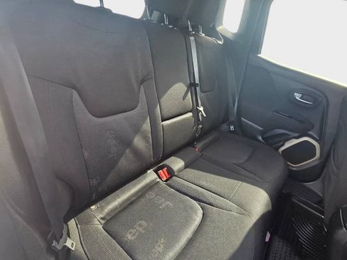 Used 2016 Jeep Renegade Latitude FWD image 14