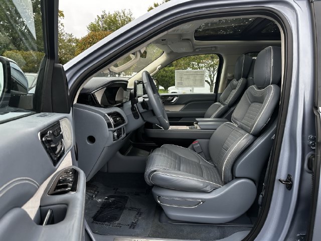 Certified 2020 Lincoln Navigator Black Label w/ Cargo Convenience Package AWD/4WD image 19