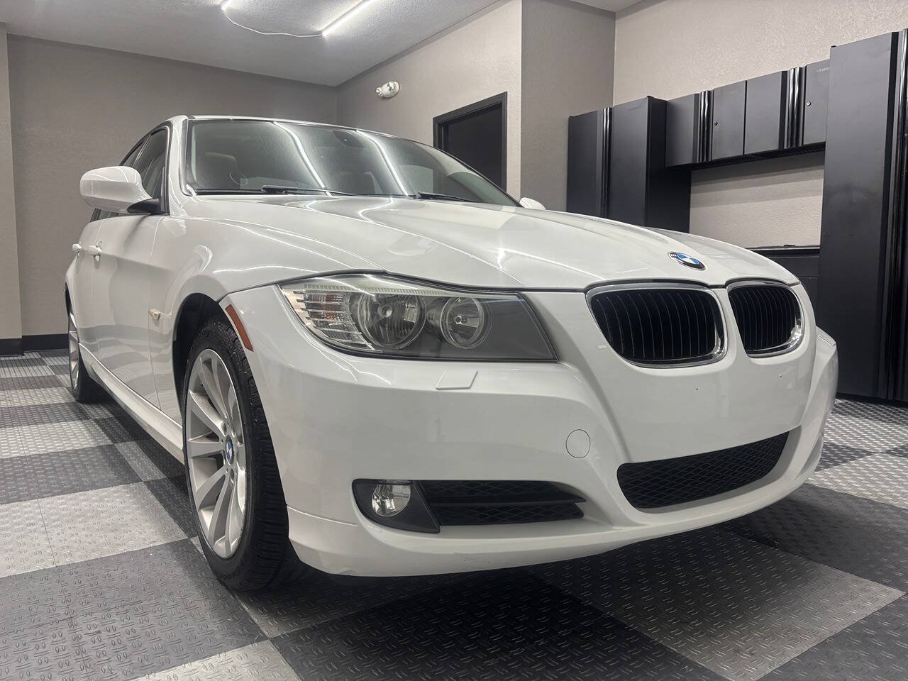 Used 2011 BMW 328i xDrive Sedan AWD/4WD image 5