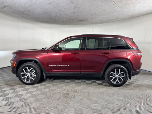 Certified 2025 Jeep Grand Cherokee Limited w/ Trailer Tow Package AWD/4WD image 9