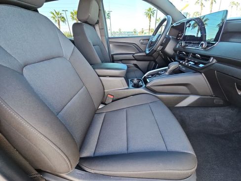 Used 2024 Chevrolet Colorado Trail Boss w/ Technology Package image 18