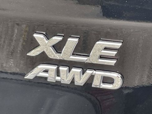 Used 2018 Toyota Sienna XLE w/ XLE Navigation Package AWD/4WD image 10