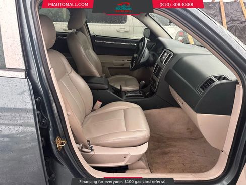 Used 2005 Chrysler 300 Touring image 11