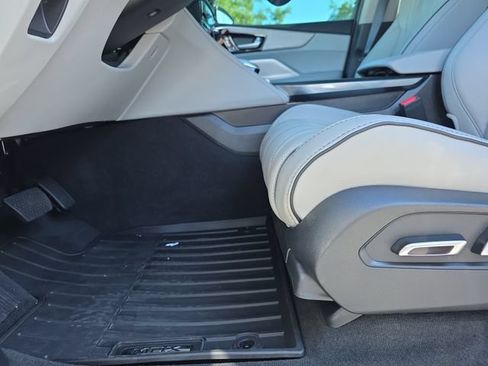 Certified 2025 Acura MDX SH-AWD w/ Advance Package image 9