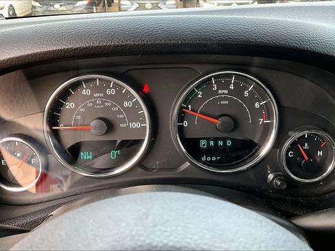 Used 2018 Jeep Wrangler Unlimited Sahara image 25