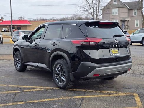 Used 2023 Nissan Rogue S image 5