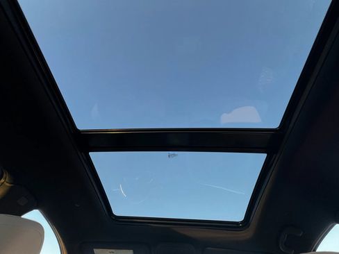 Used 2018 Cadillac XT5 Luxury w/ Driver Awareness Package image 25