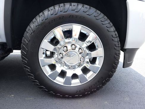 Used 2018 GMC Sierra 2500 Denali w/ Duramax Plus Package AWD/4WD image 18