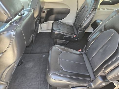 Used 2024 Chrysler Pacifica Touring-L FWD image 29