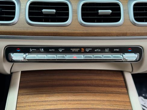 Used 2022 Mercedes-Benz GLS 450 4MATIC image 32
