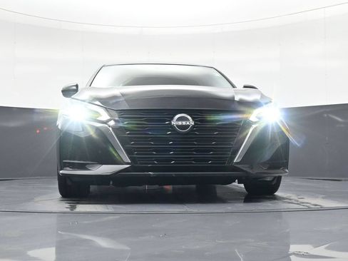 Used 2023 Nissan Altima 2.5 SV w/ SV Premium Package FWD image 17