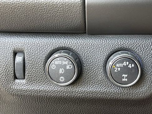 Used 2017 GMC Canyon SLE image 30