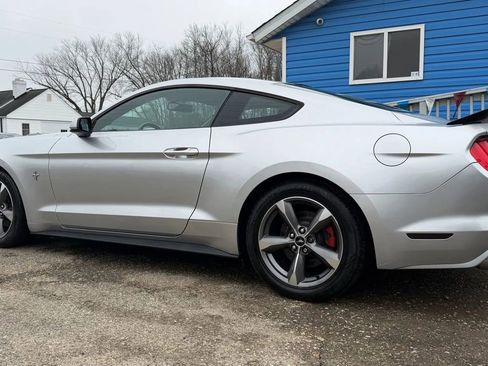 Used 2016 Ford Mustang Coupe image 8