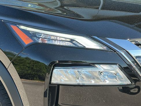 Certified 2023 Nissan Rogue SV AWD/4WD image 4