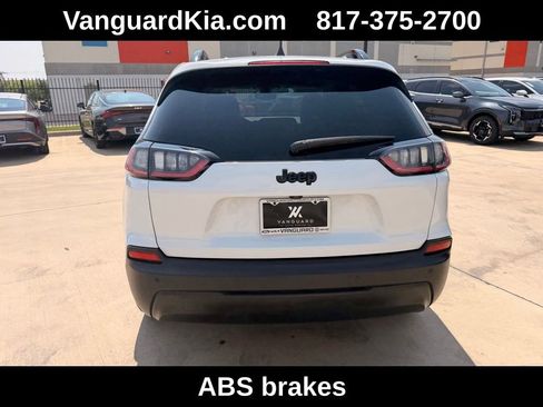 Used 2019 Jeep Cherokee Latitude Plus FWD image 3