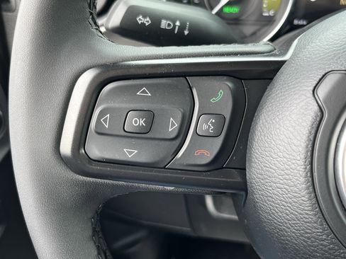 Used 2023 Jeep Wrangler Unlimited w/ Sun & Screen Package image 25