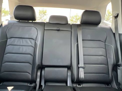 Used 2019 Volkswagen Tiguan SEL Premium AWD/4WD image 34