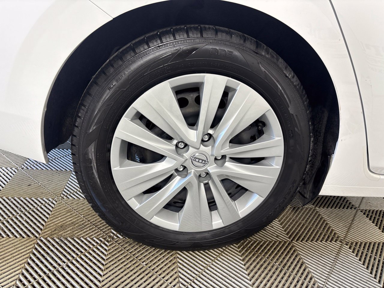 Used 2024 Nissan Sentra S FWD image 32