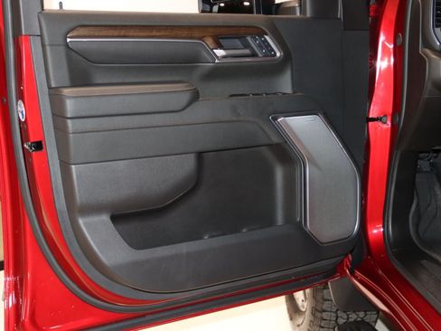 Used 2025 Chevrolet Silverado 2500 High Country w/ Technology Package AWD/4WD image 46