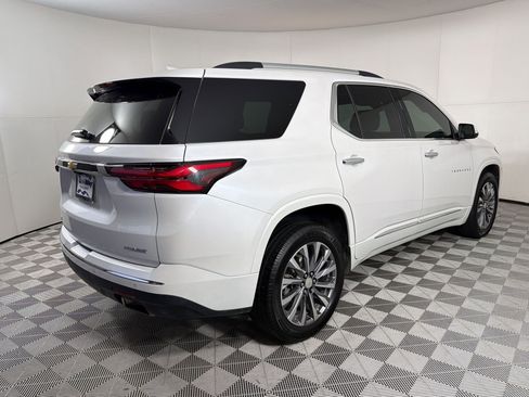 Used 2022 Chevrolet Traverse Premier FWD image 9