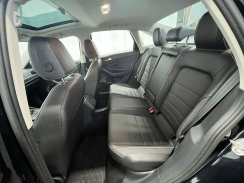 Certified 2024 Volkswagen Jetta SE w/ Panoramic Sunroof Package image 25