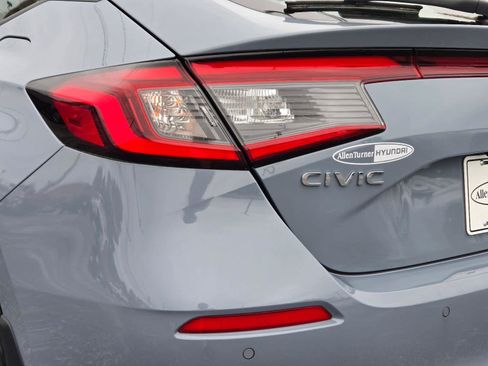 Used 2023 Honda Civic Sport Touring image 6