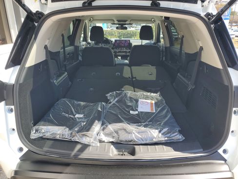 New 2026 Nissan Pathfinder SV image 5