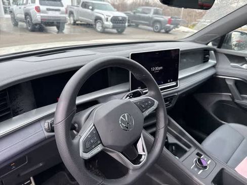 Used 2026 Volkswagen Tiguan SE R-Line image 6