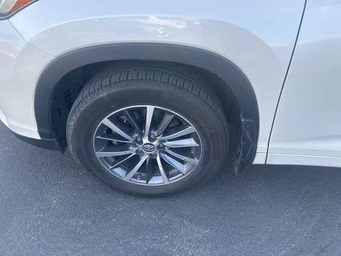 Used 2017 Toyota Highlander XLE image 17