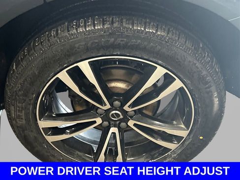 Used 2020 Volvo XC60 T5 Momentum image 13