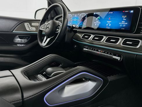 Used 2023 Mercedes-Benz GLS 580 GLS 580 Night 4MATIC 3-ROW SEA image 32