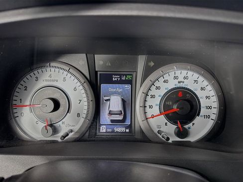 Used 2018 Toyota Sienna SE w/ SE Preferred Package image 17