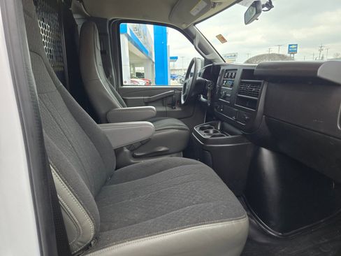 Used 2024 GMC Savana 2500 w/ Driver Convenience Package image 6