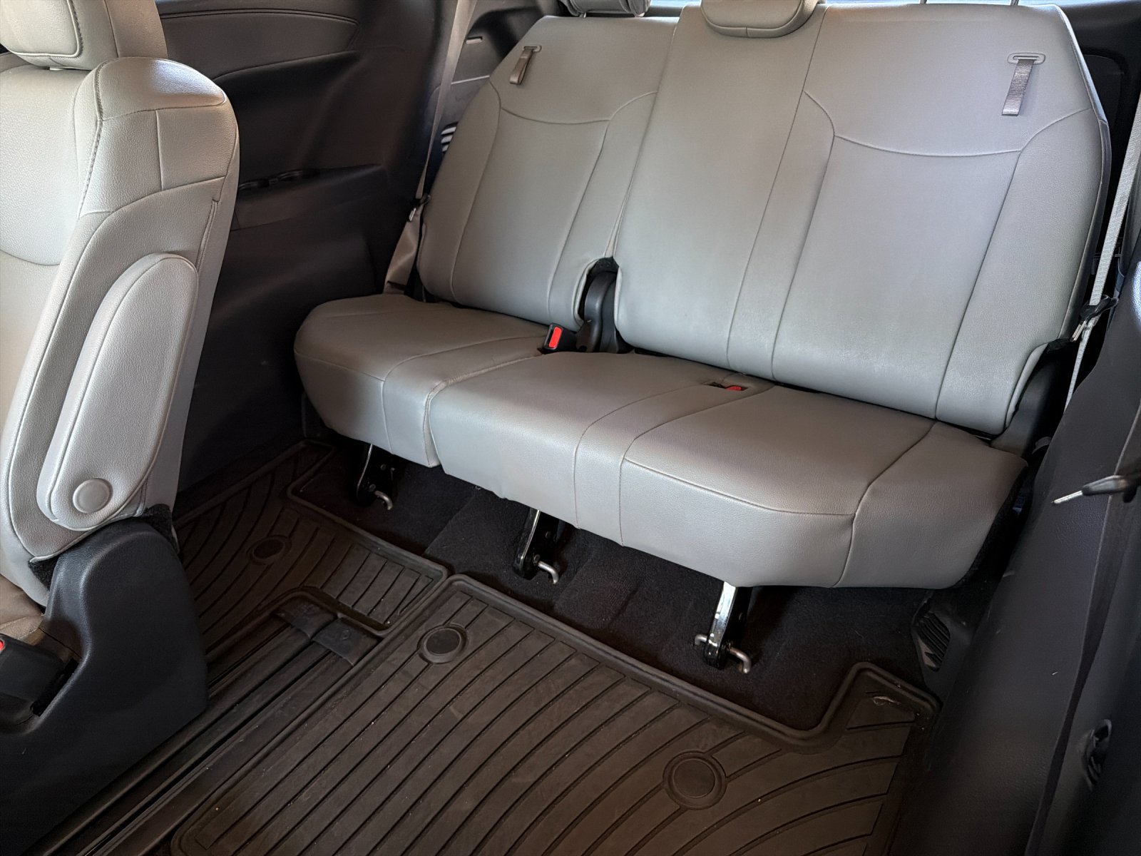 Used 2025 Toyota Sienna XLE w/ XLE Plus Package FWD image 14