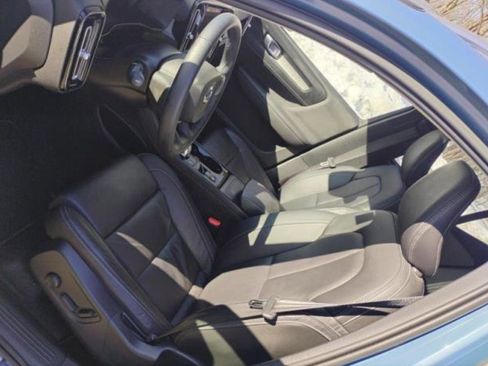 Used 2023 Volvo XC40 B5 Plus w/ Driver Assist Package image 4