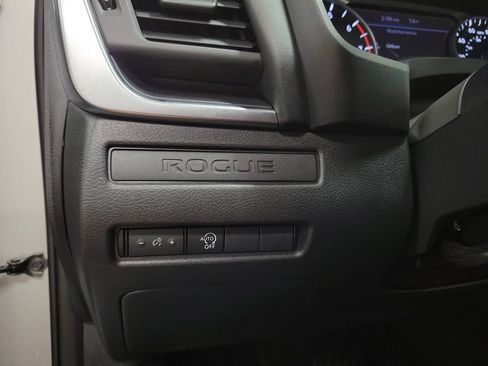 Used 2024 Nissan Rogue S FWD image 25