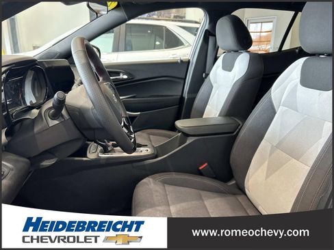 Used 2024 Chevrolet Trax RS w/ Driver Confidence Package image 13