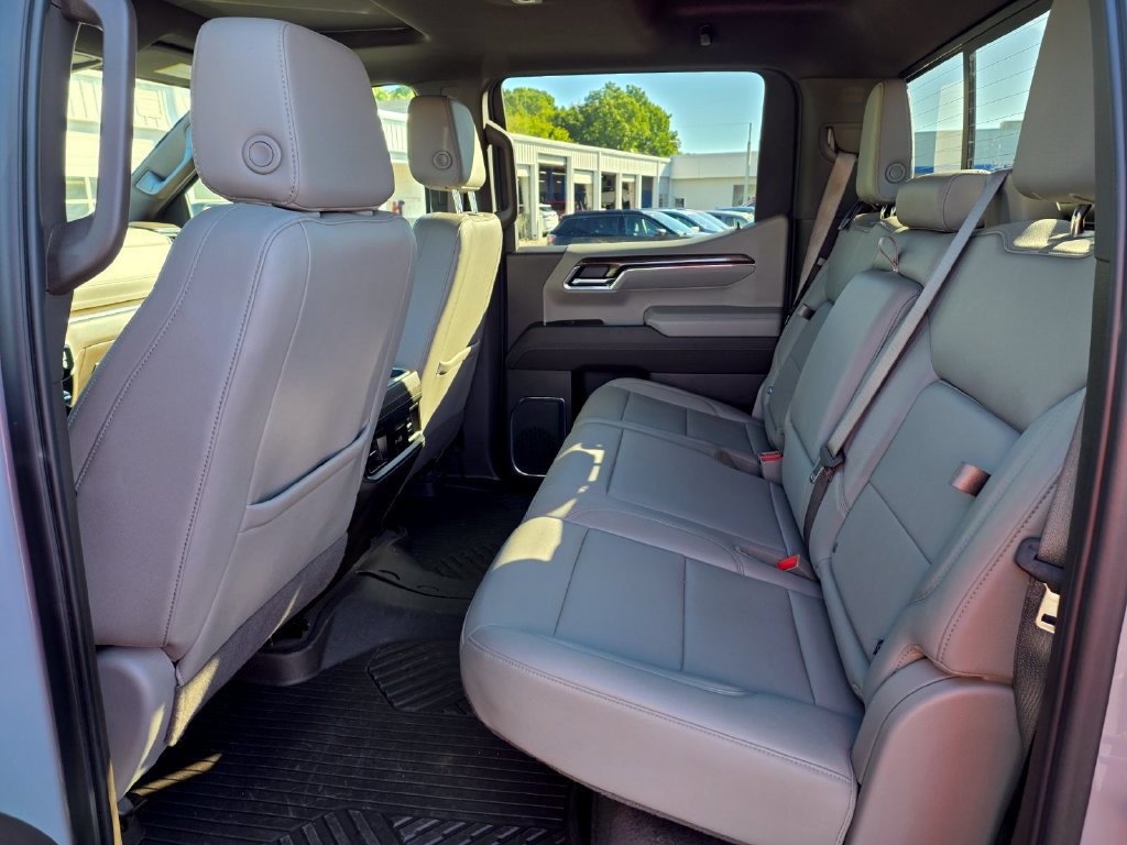 Used 2024 Chevrolet Silverado 1500 LT Trail Boss w/ Convenience Package II AWD/4WD image 30