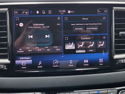 Used 2023 Chrysler Pacifica Touring-L image 18