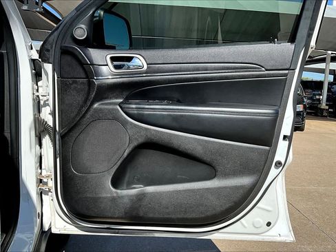 Used 2018 Jeep Grand Cherokee Limited image 22