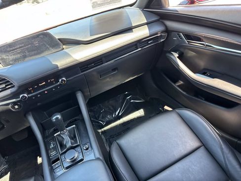 Used 2019 MAZDA MAZDA3 Hatchback w/ Preferred Package FWD image 14