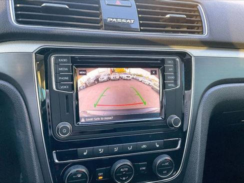 Used 2018 Volkswagen Passat 2.0T R-Line image 21